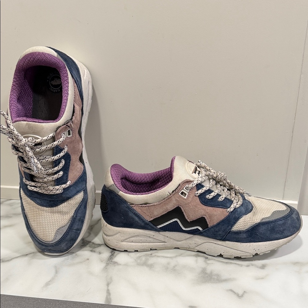 Karhu Aria 95 in Rose Tan/India Ink Women’s 5.5